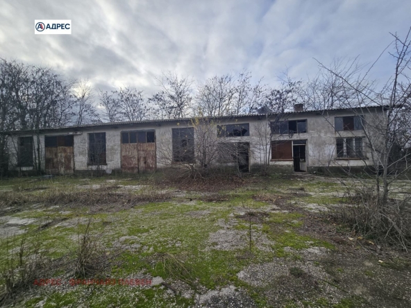 Склад в с. Въбел, Област Плевен - 1851 кв.м за 11 €/кв.м - Снимка #1