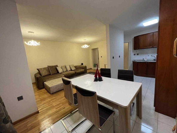 Дава се под наем Тристаен апартамент в София, Хиподрума - 125 кв.м за 1097.01 € - Снимка #1