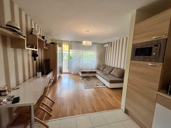 Тристаен апартамент в к.к. Слънчев бряг - 100 кв.м за 800 €/кв.м - Снимка #1