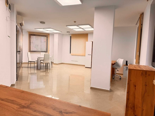 Дава се под наем Офис в Бургас, Център - 70 кв.м за 408 € - Снимка #1