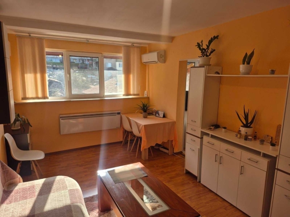 Дава се под наем Едностаен апартамент в Враца, Вежен - 49 кв.м за 229.5 € - Снимка #1