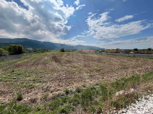 Парцел в София, Хладилника - 3201 кв.м за 86 €/кв.м - Снимка #1