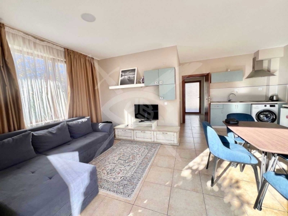 Дава се под наем Двустаен апартамент в к.к. Св.Св. Константин и Елена - 60 кв.м за 648.21 € - Снимка #1