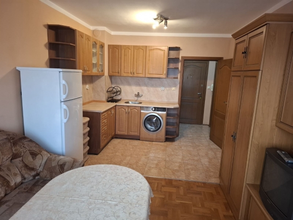Дава се под наем Двустаен апартамент в Бургас, Славейков - 50 кв.м за 448.8 € - Снимка #1
