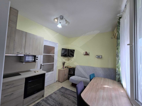 Дава се под наем Тристаен апартамент в Бургас, Център - 60 кв.м за 698.19 € - Снимка #1