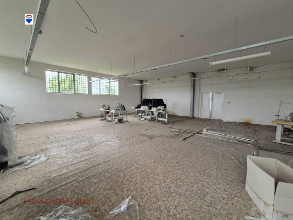 Дава се под наем Промишлена сграда в с. Смирненски, Област Русе - 430 кв.м за 620 € - Снимка #1