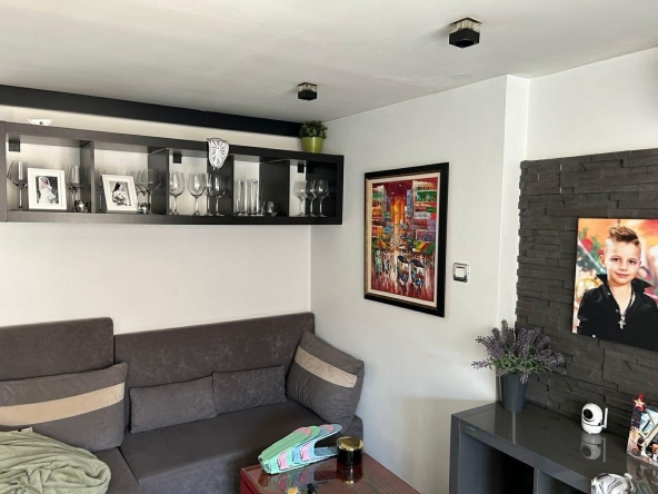 Дава се под наем Тристаен апартамент в София, Център - 83 кв.м за 846.6 € - Снимка #1