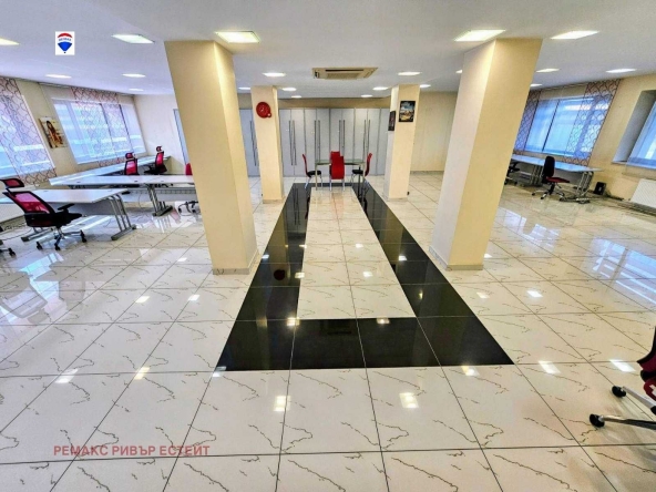 Дава се под наем Офис в Русе, Чародейка - Север - 329 кв.м за 2293.98 € - Снимка #1