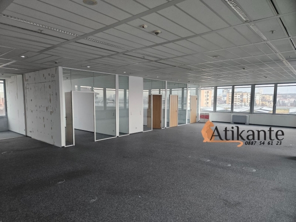 Дава се под наем Офис в София, Оборище - 229 кв.м за 3197.7 € - Снимка #1