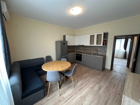 Дава се под наем Многостаен апартамент в Пловдив, Център - 88 кв.м за 847.62 € - Снимка #1