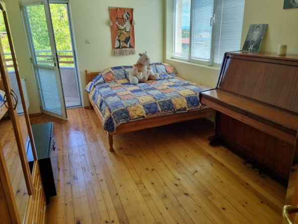 Дава се под наем Къща в Банкя - 140 кв.м за 747.66 € - Снимка #1