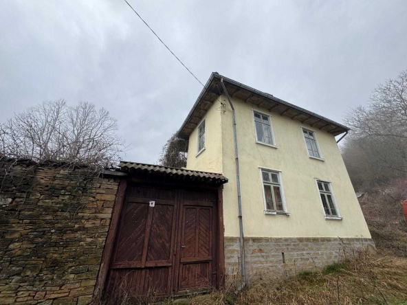 Къща в с. Колишовци, Област Габрово - 170 кв.м за 60 €/кв.м - Снимка #1