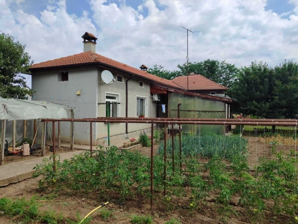 Къща в с. Кардам, Област Добрич - 100 кв.м за 306 €/кв.м - Снимка #1