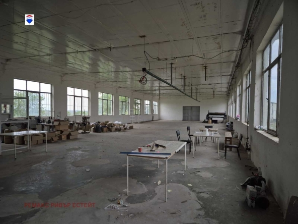 Дава се под наем Промишлена сграда в с. Смирненски, Област Русе - 492 кв.м за 720 € - Снимка #1