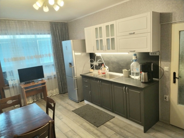Дава се под наем Тристаен апартамент в Варна, Левски - 60 кв.м за 648.21 € - Снимка #1