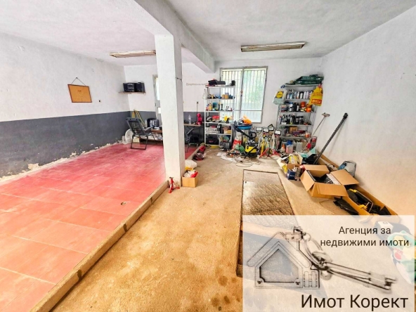 Дава се под наем Гараж / Паркомясто в Асеновград - 42 кв.м за 119.34 € - Снимка #1