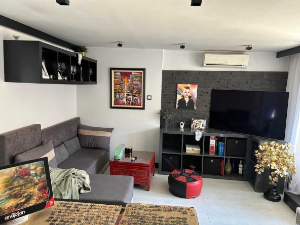 Дава се под наем Тристаен апартамент в София, Център - 82 кв.м за 847.62 € - Снимка #1