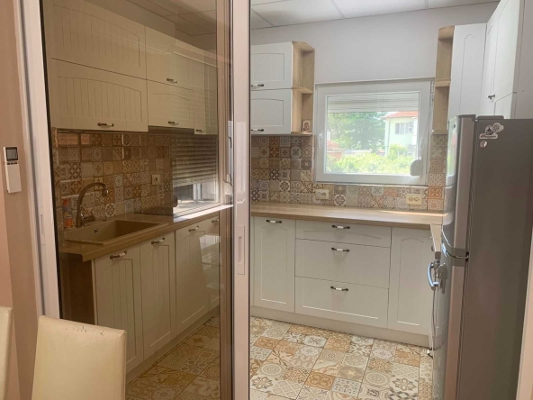 Дава се под наем Тристаен апартамент в Стамболийски - 75 кв.м за 448.8 € - Снимка #1