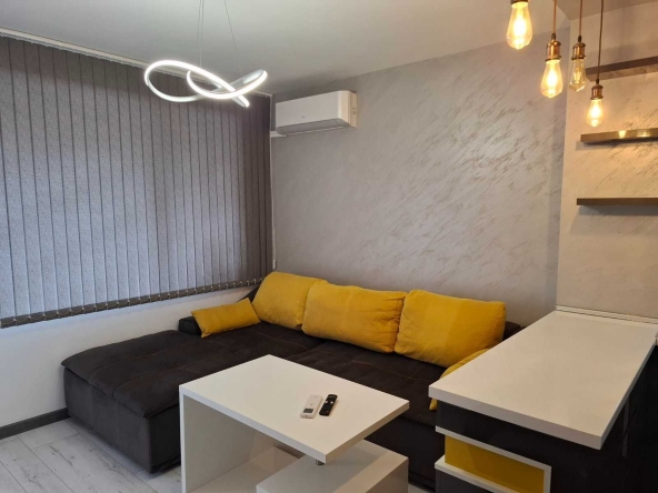 Дава се под наем Тристаен апартамент в Пловдив, Южен - 70 кв.м за 498.27 € - Снимка #1