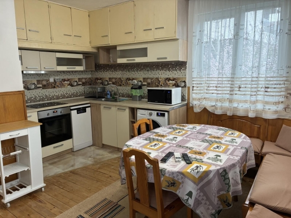 Дава се под наем Етаж от къща в София, Драгалевци - 70 кв.м за 598.23 € - Снимка #1