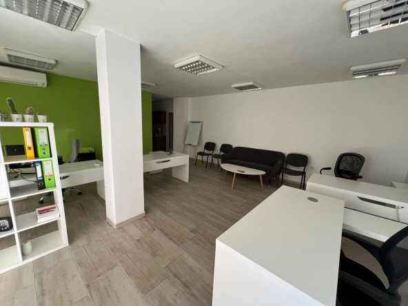 Дава се под наем Офис в Пловдив, Съдийски - 70 кв.м за 598.23 € - Снимка #1