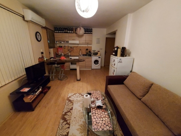 Дава се под наем Двустаен апартамент в Варна, Цветен квартал - 46 кв.м за 359.04 € - Снимка #1