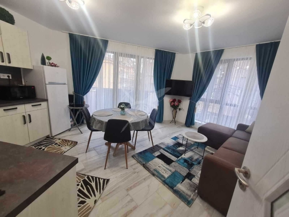 Дава се под наем Тристаен апартамент в Варна, Център - 85 кв.м за 887.4 € - Снимка #1