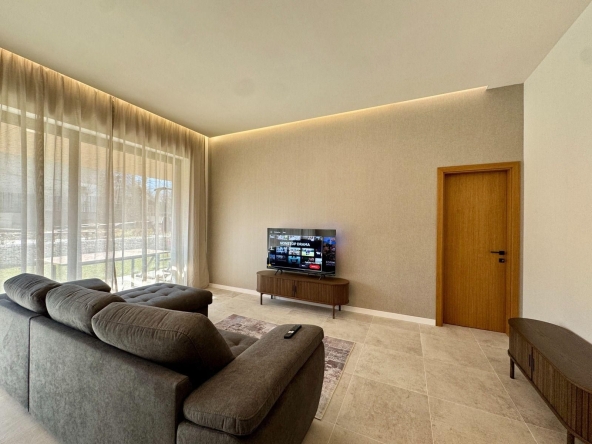 Дава се под наем Тристаен апартамент в София, Кръстова вада - 130 кв.м за 1744.2 € - Снимка #1