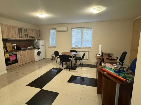 Дава се под наем Тристаен апартамент в София, Градина - 110 кв.м за 797.64 € - Снимка #1