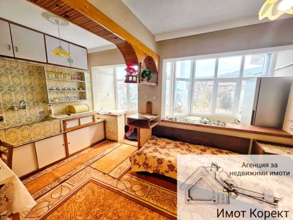 Дава се под наем Четиристаен апартамент в Асеновград - 120 кв.м за 348.84 € - Снимка #1