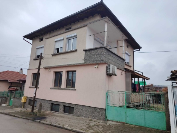 Етаж от къща в Луковит - 120 кв.м за 225 €/кв.м - Снимка #1