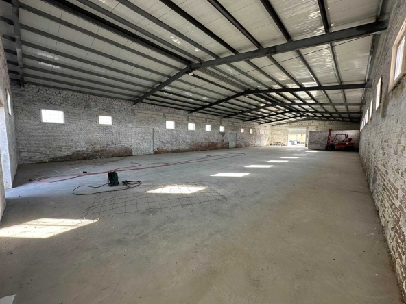 Дава се под наем Склад в Съединение - 570 кв.м за 1296.42 € - Снимка #1