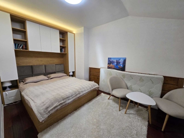 Дава се под наем Двустаен апартамент в Банско - 71 кв.м за 398.82 € - Снимка #1