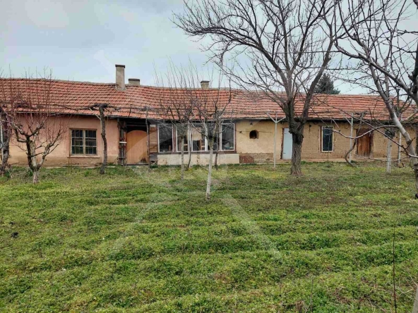 Къща в с. Дъбово, Област Стара Загора - 270 кв.м за 104 €/кв.м - Снимка #1