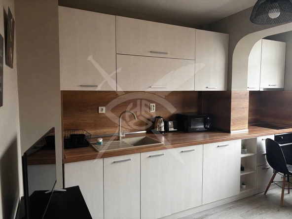Дава се под наем Тристаен апартамент в Пловдив, Център - 90 кв.м за 648.21 € - Снимка #1
