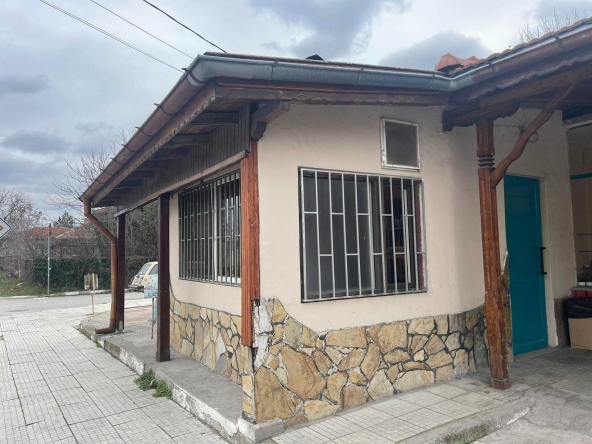 Заведение в с. Златополе, Област Хасково - 607 кв.м за 135 €/кв.м - Снимка #1