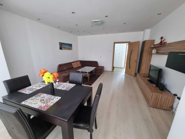 Дава се под наем Тристаен апартамент в Пловдив, Кършияка - 95 кв.м за 598.23 € - Снимка #1