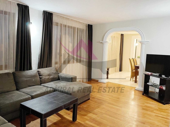 Дава се под наем Многостаен апартамент в Варна, Център - 135 кв.м за 797.64 € - Снимка #1