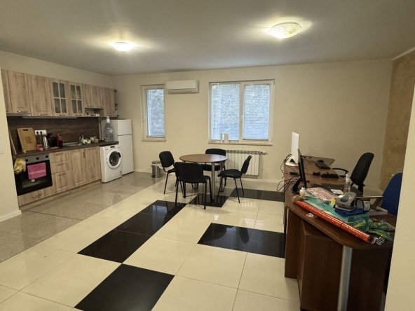 Дава се под наем Тристаен апартамент в София, Витоша - 120 кв.м за 697.17 € - Снимка #1