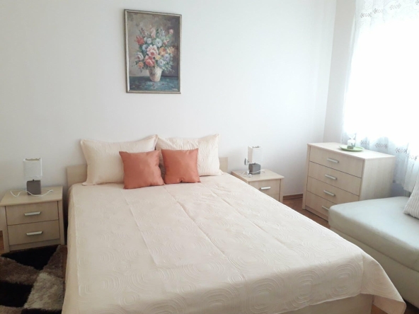 Дава се под наем Тристаен апартамент в София, Център - 75 кв.м за 847.62 € - Снимка #1