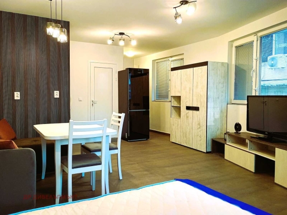 Дава се под наем Едностаен апартамент в София, Витоша - 41 кв.м за 447.78 € - Снимка #1