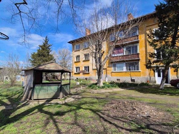 Тристаен апартамент в Долна Митрополия - 70 кв.м за 219 €/кв.м - Снимка #1