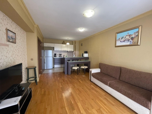 Дава се под наем Двустаен апартамент в к.к. Св.Св. Константин и Елена - 67 кв.м за 598.23 € - Снимка #1