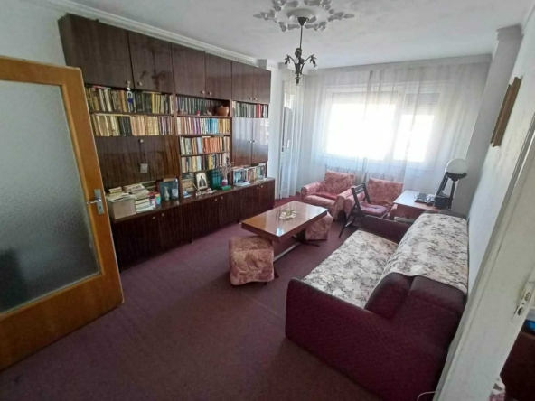 Тристаен апартамент в Плевен, Идеален център - 90 кв.м за 765 €/кв.м - Снимка #1