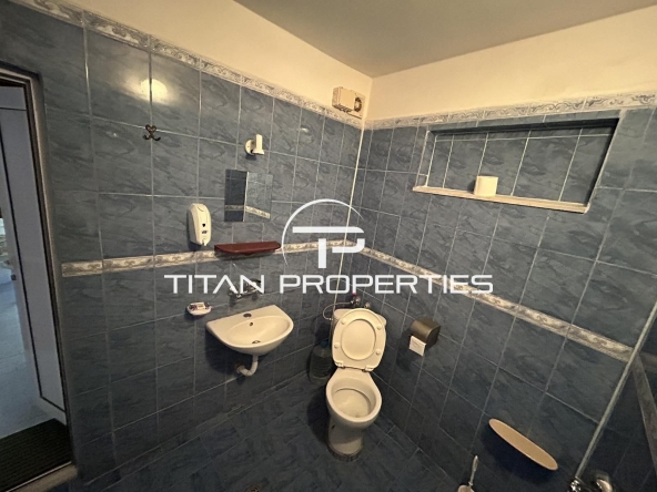 Дава се под наем Тристаен апартамент в Бургас, Център - 90 кв.м за 548.25 € - Снимка #1