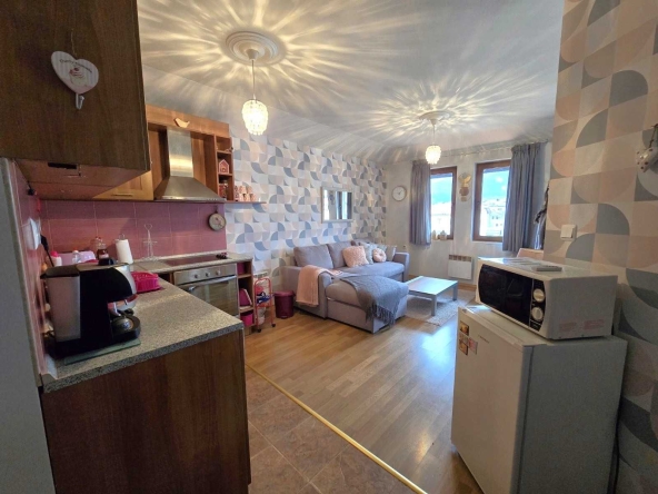 Дава се под наем Двустаен апартамент в Банско - 55 кв.м за 398.82 € - Снимка #1