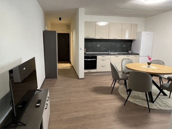 Дава се под наем Тристаен апартамент в Панагюрище - 80 кв.м за 378.93 € - Снимка #1