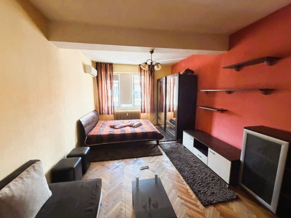 Дава се под наем Едностаен апартамент в София, Център - 50 кв.м за 548.25 € - Снимка #1