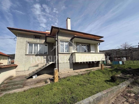 Къща в с. Присово, Област Велико Търново - 200 кв.м за 661 €/кв.м - Снимка #1