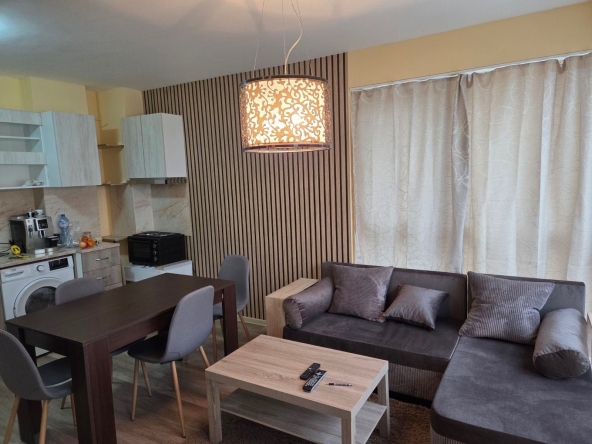 Двустаен апартамент в Варна, Базар Левски - 50 кв.м за 5 €/кв.м - Снимка #1